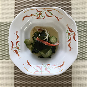 おぎそ八角煮物小鉢 酢の物盛り付け