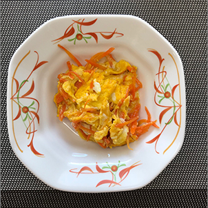おぎその八角煮物小鉢の盛り付け例 にんじんシリシリ
